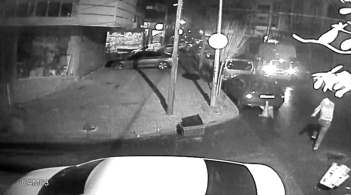 Küçükçekmece\'de Hırsızlar Sandalye Fırlatmasıyla Kaçtı