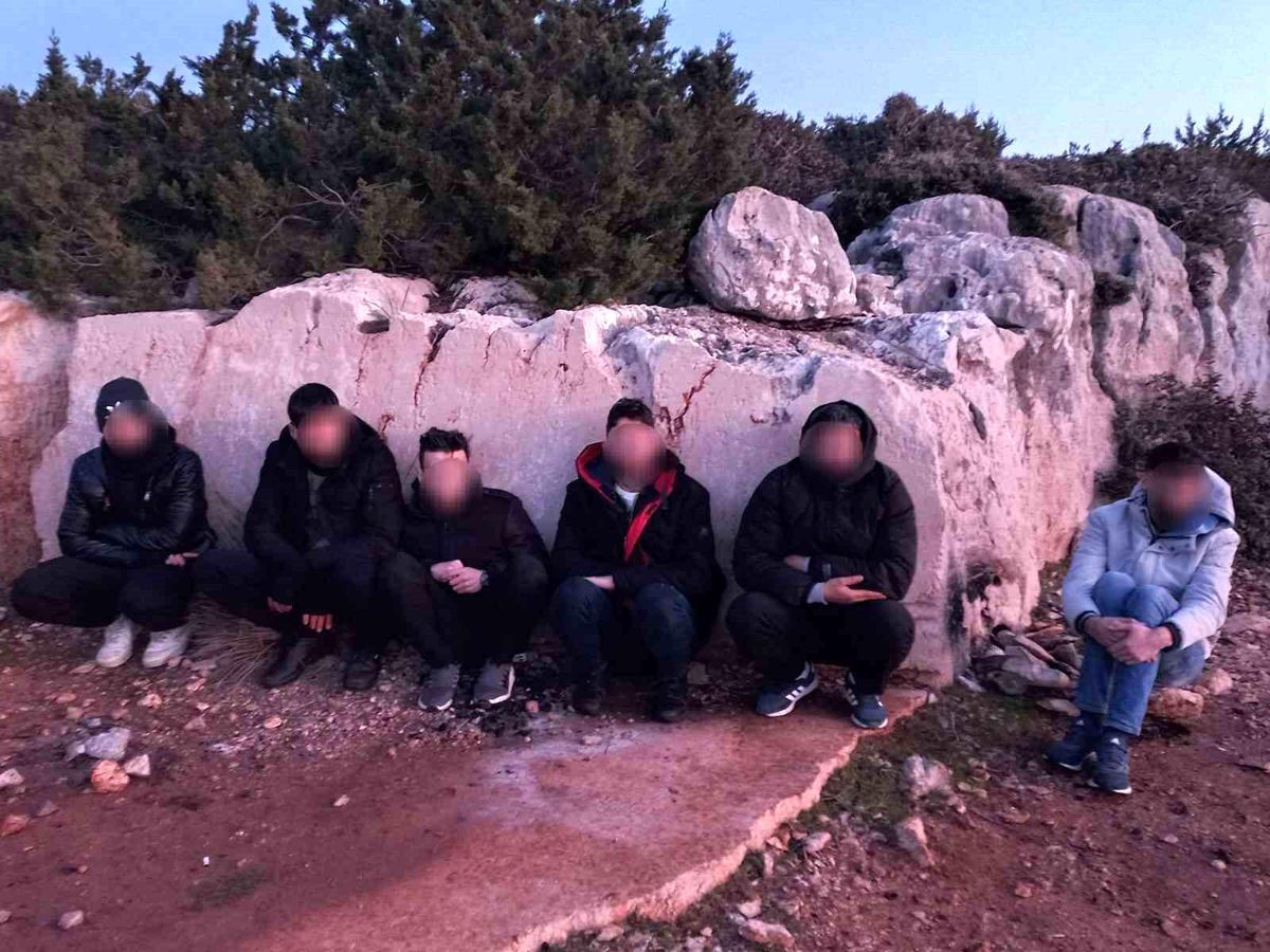 Aydın\'da İHA destekli operasyonda 23 düzensiz göçmen ve 3 organizatör yakalandı
