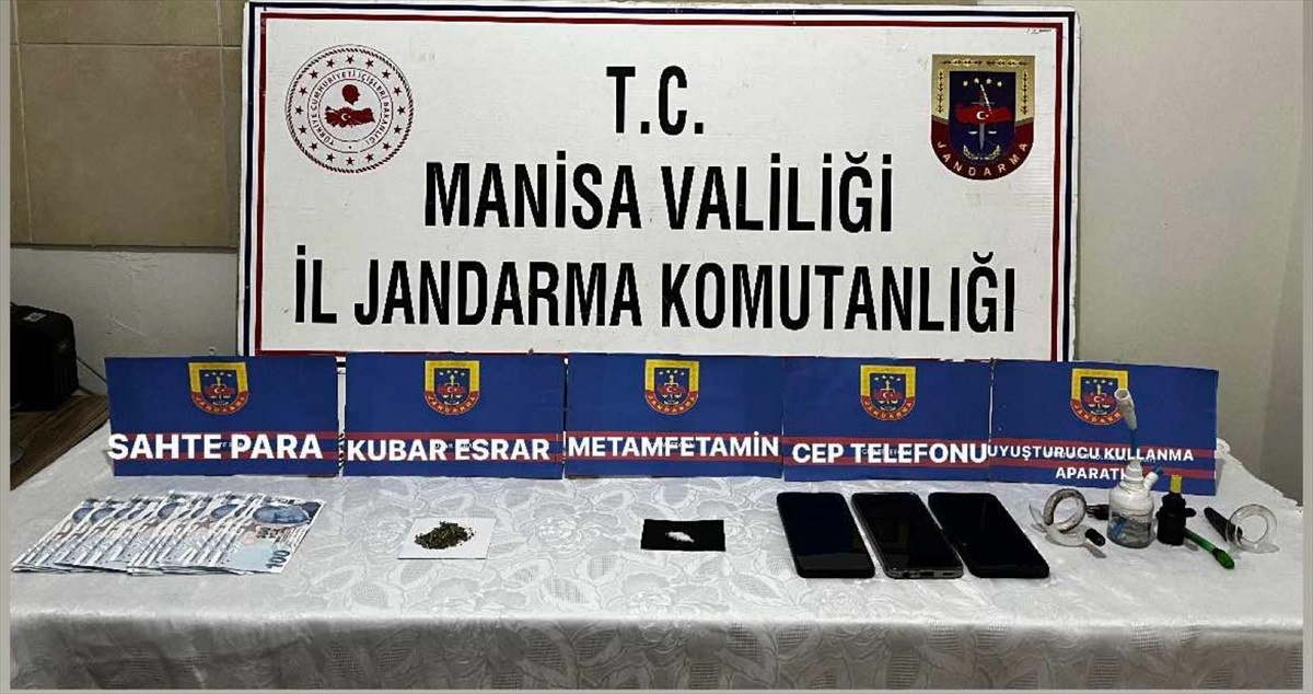 Salihli\'de Uyuşturucu Operasyonu: 4 Kişi Gözaltına Alındı