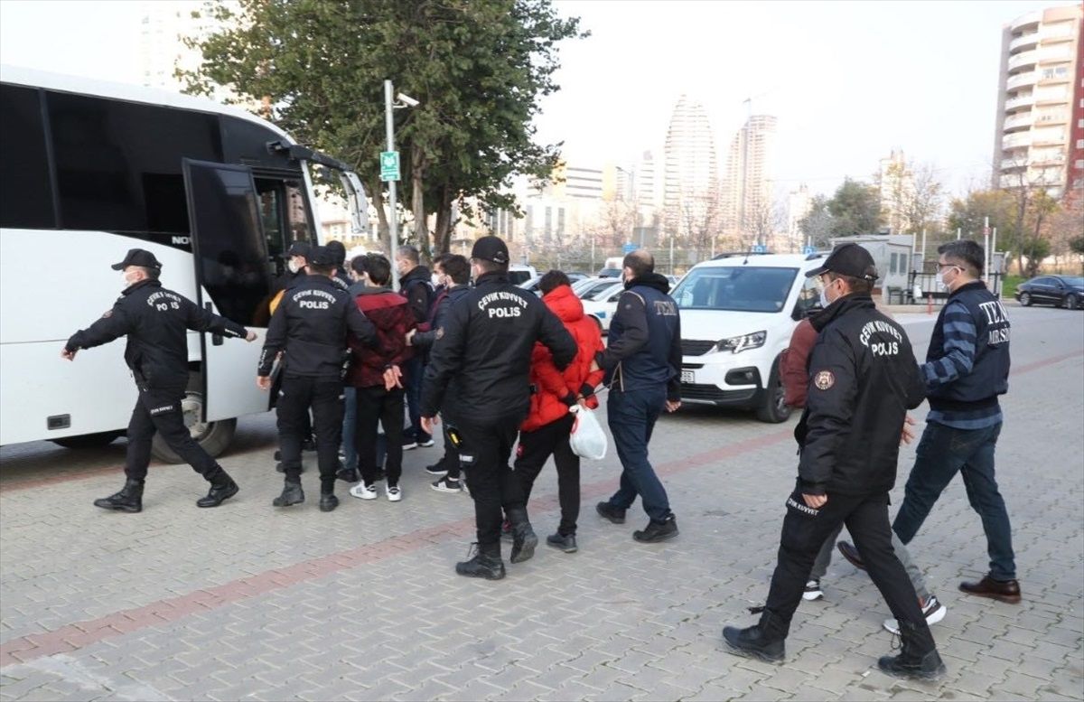 Mersin\'de DEAŞ operasyonunda 16 şüpheli gözaltına alındı