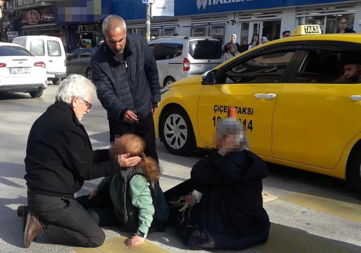 Bandırma\'da motosikletin çarptığı 2 yaya yaralandı
