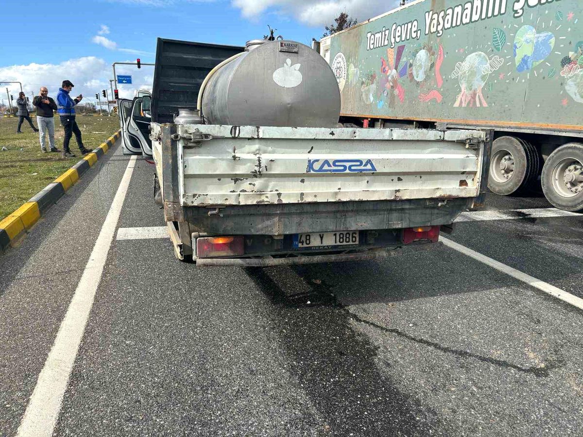 Muğla\'da 5 aracın karıştığı zincirleme trafik kazasında 1 kişi yaralandı