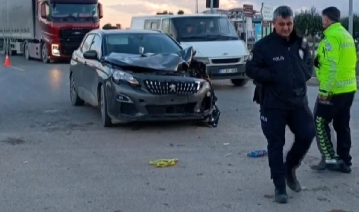 Gaziantep\'te motosiklet ile otomobil çarpıştı, sürücü yaralandı