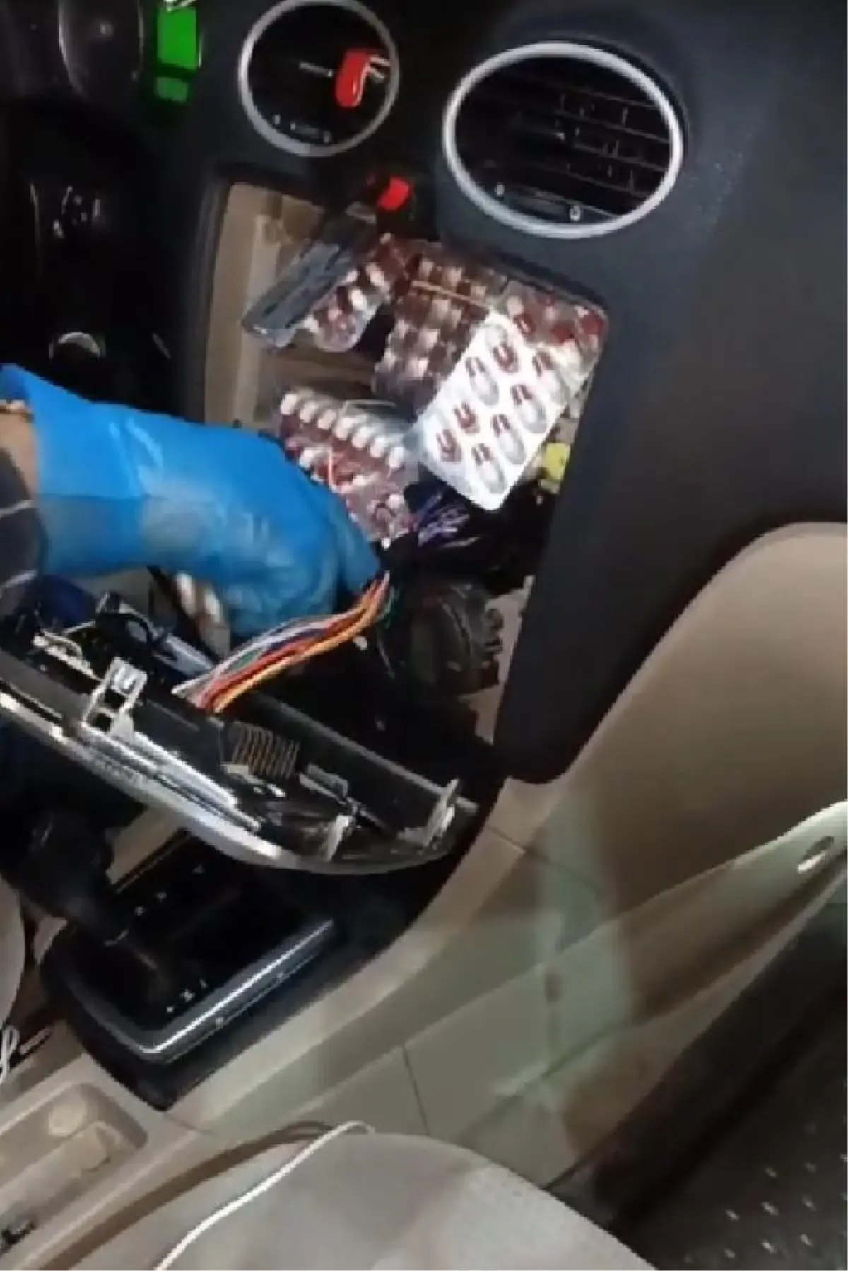 Mersin'de Otomobilde 1158 Uyuşturucu Hap Ele Geçirildi, Şüpheli Sürücü Tutuklandı