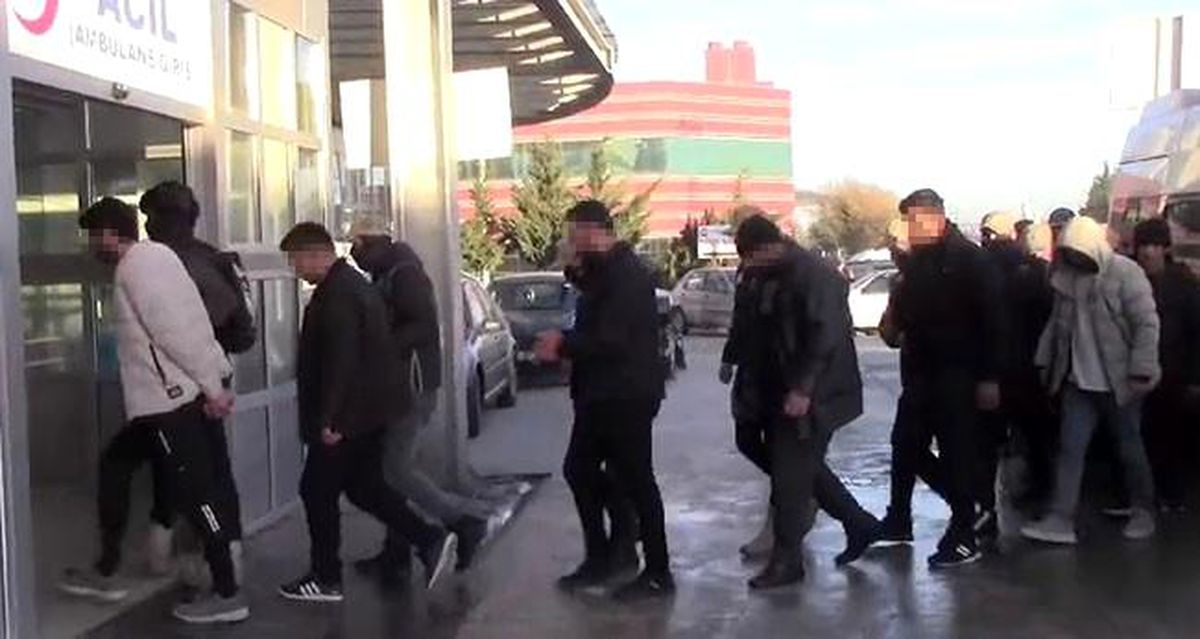 Afyonkarahisar\'da DEAŞ Şüphelilerine Operasyon: 17 Gözaltı