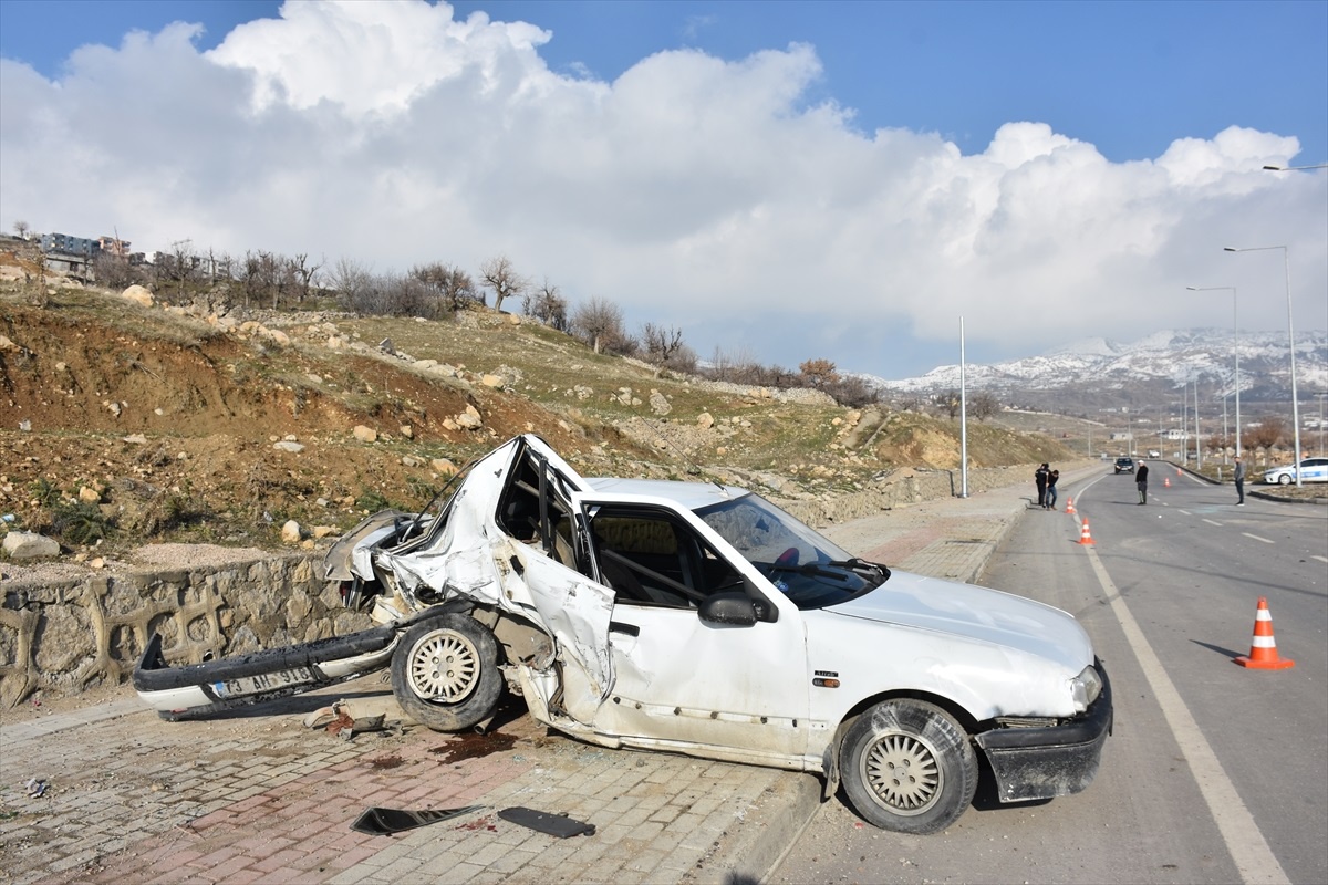 Şırnak\'ta pikap ile otomobil çarpışması: 4 kişi yaralandı