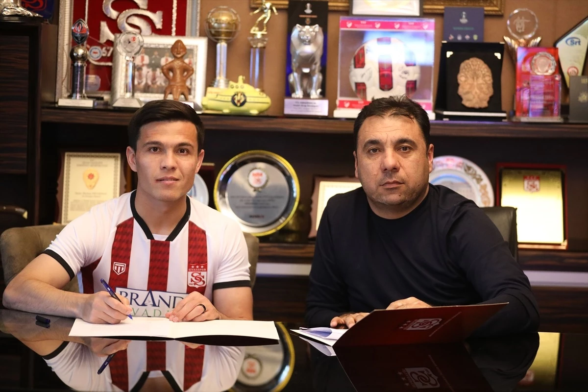 EMS Yapı Sivasspor, Azizbek Turgunboev\'i transfer etti
