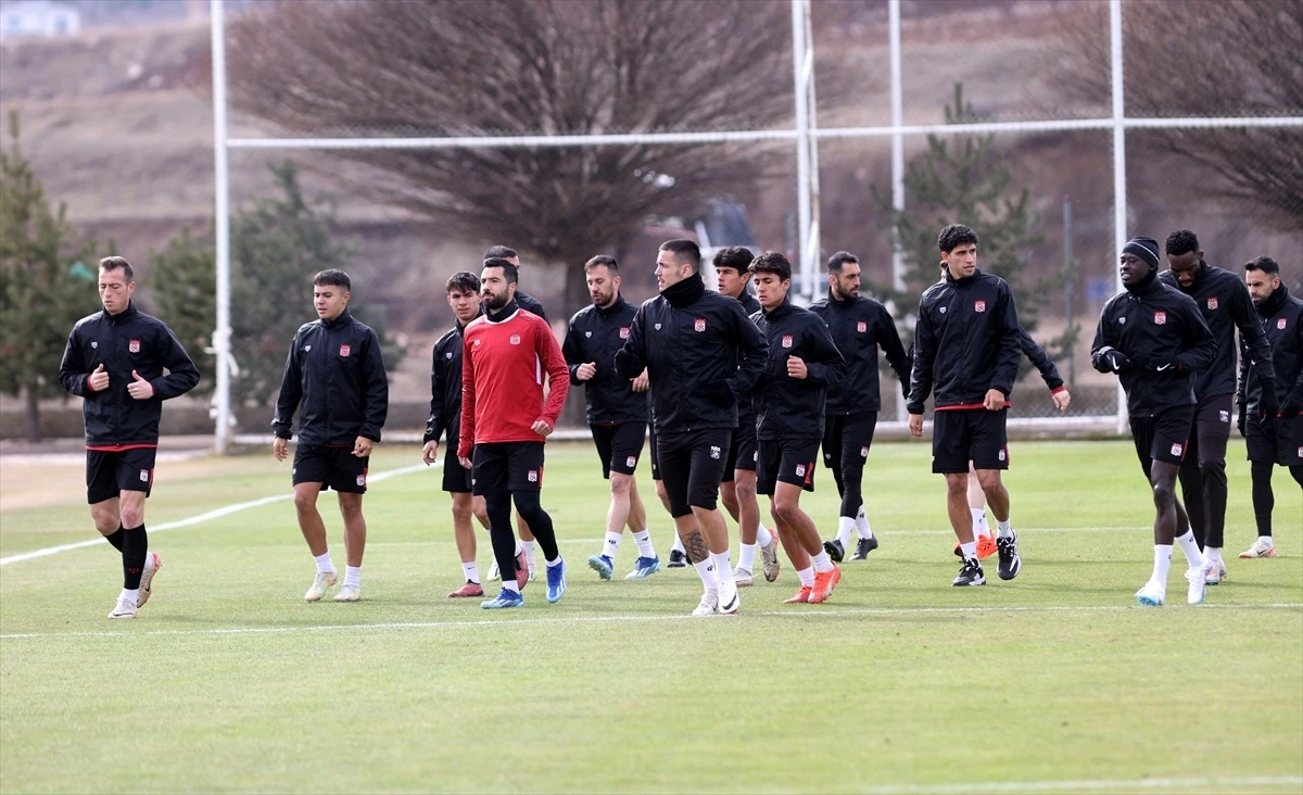 Sivasspor, Özbek kanat oyuncusu Azizbek Turgunboev\'i transfer etmeye hazırlanıyor