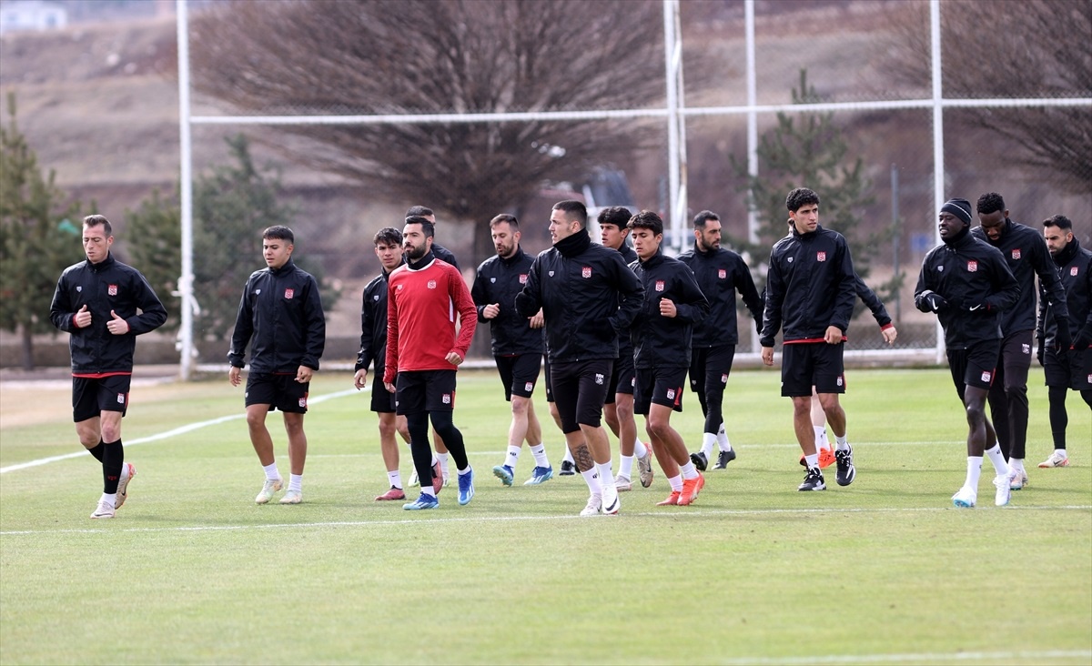 Sivasspor, Özbek kanat oyuncusu Azizbek Turgunboev\'i transfer etmeye hazırlanıyor