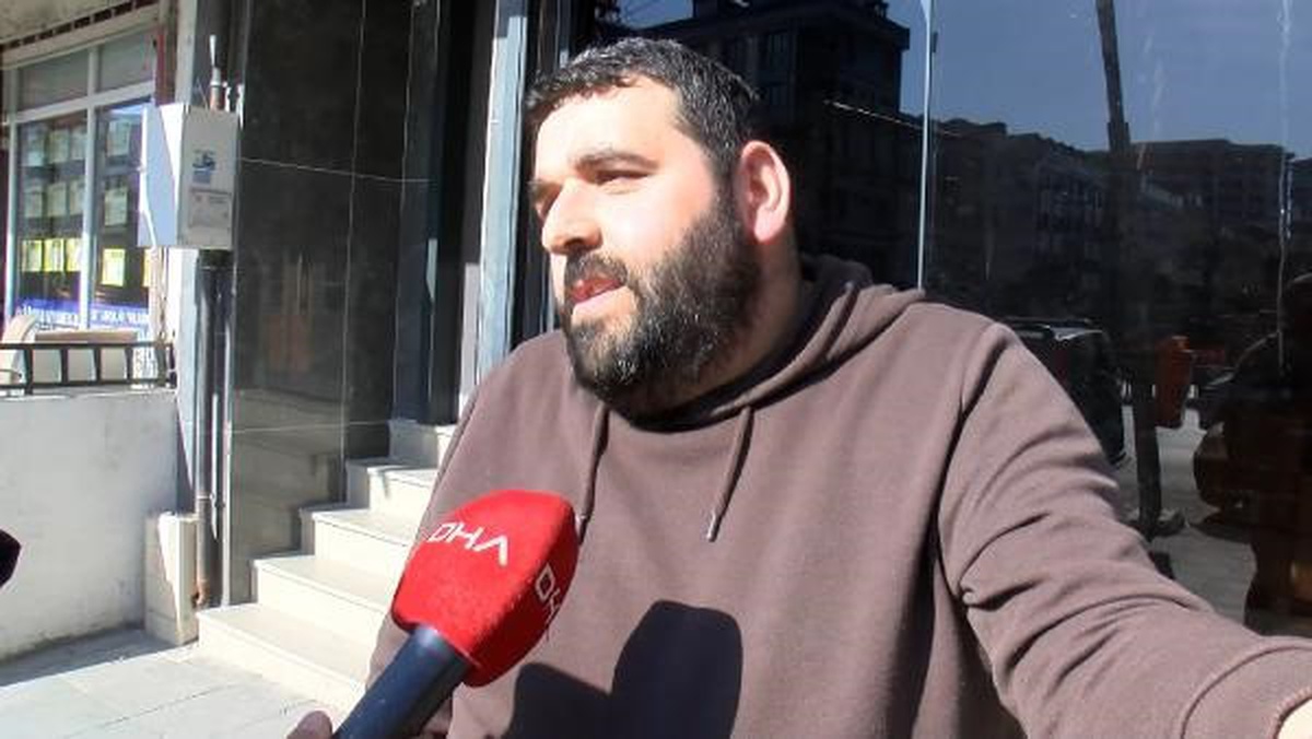 Sultangazi\'de Minibüs Kazası: Kadın Minibüsün Altında Kalarak Yaralandı