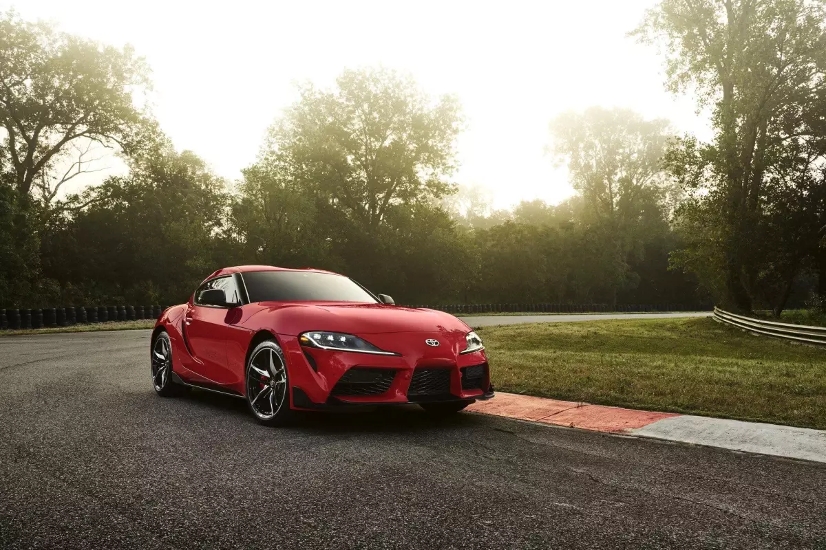 Yeni Toyota Supra Elektrikli veya E-Yakıt Teknolojisiyle Geliyor