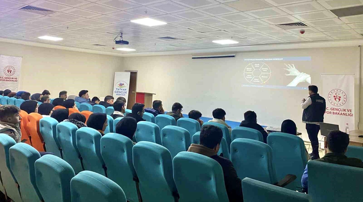 Bitlis\'te gençlere madde bağımlılığıyla ilgili seminer verildi