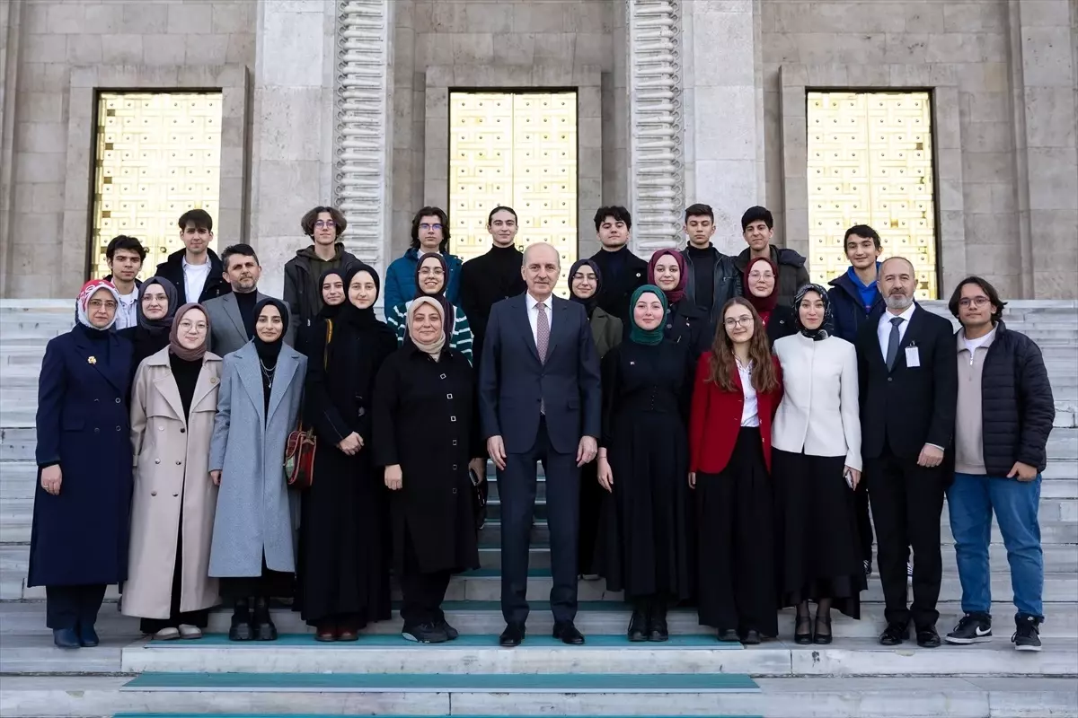 TBMM Başkanı Numan Kurtulmuş, İstanbul Başakşehir Mehmet Emin Saraç Anadolu İmam Hatip Lisesi öğrencileriyle buluştu