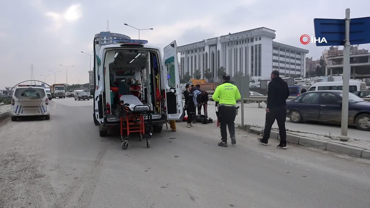 Ters yönden gelen motosikletle otomobil çarpıştı: 1 yaralı