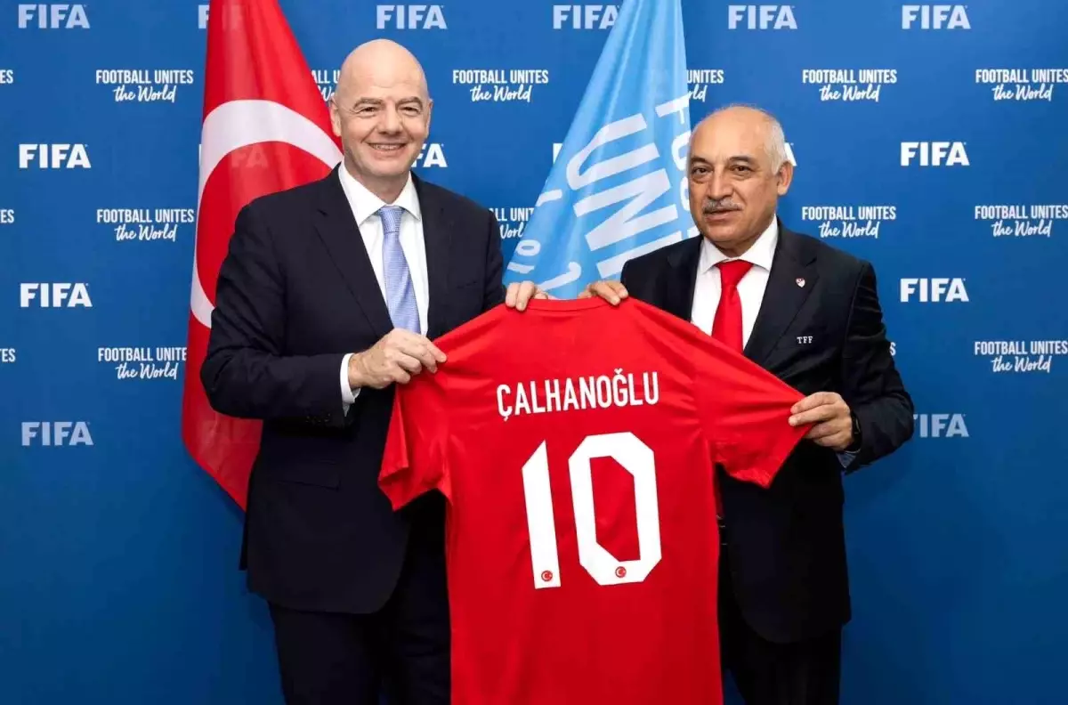 TFF Başkanı Mehmet Büyükekşi, FIFA Başkanı Gianni Infantino\'yu ziyaret etti