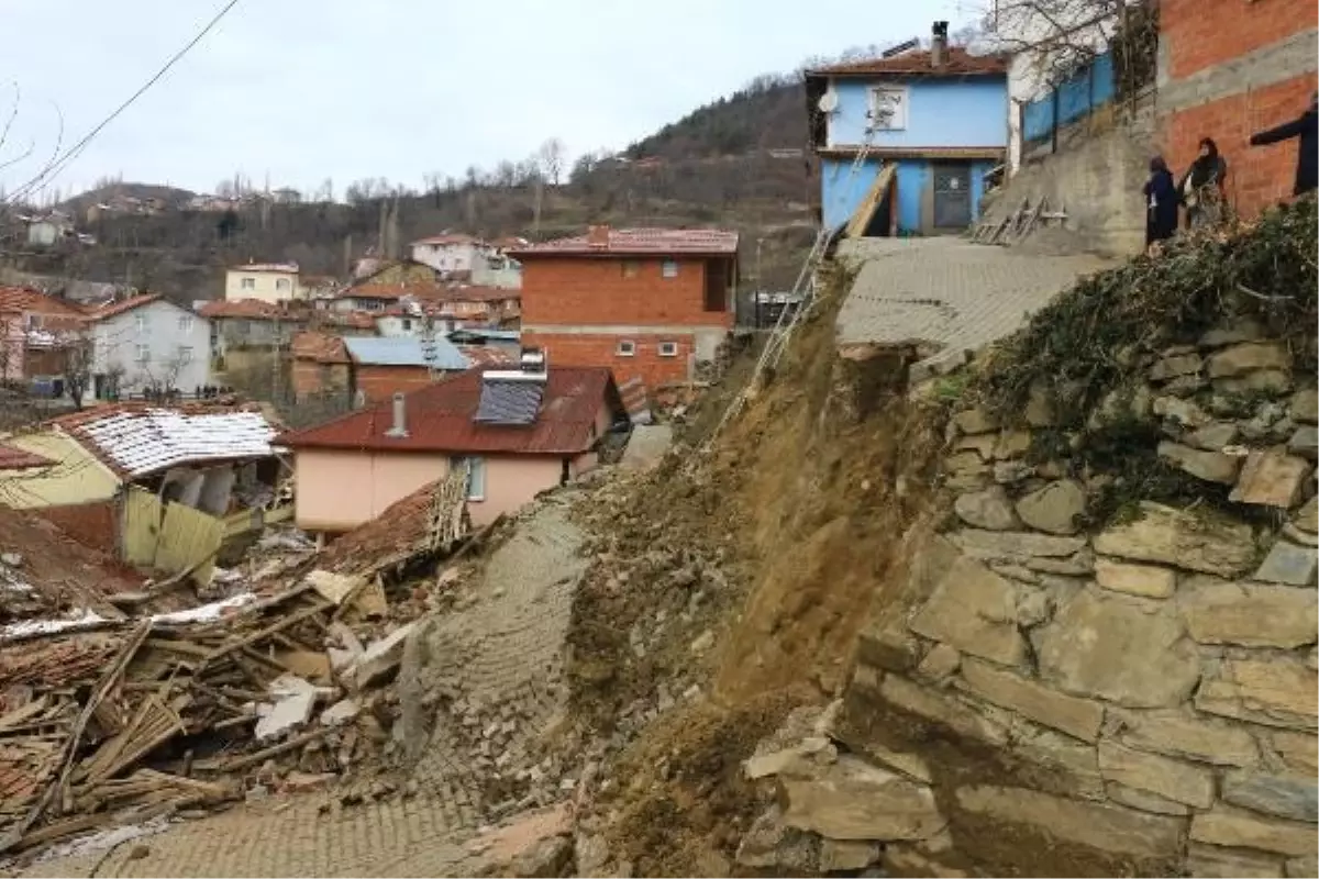 Tokat\'ta yaşanan heyelanlar sonucu köy ikiye ayrıldı