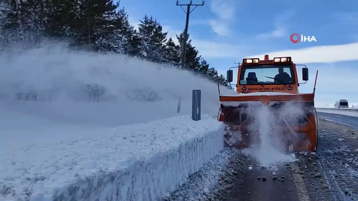 Vali Çiçek, kar savaşçılarının çalışmalarını denetledi