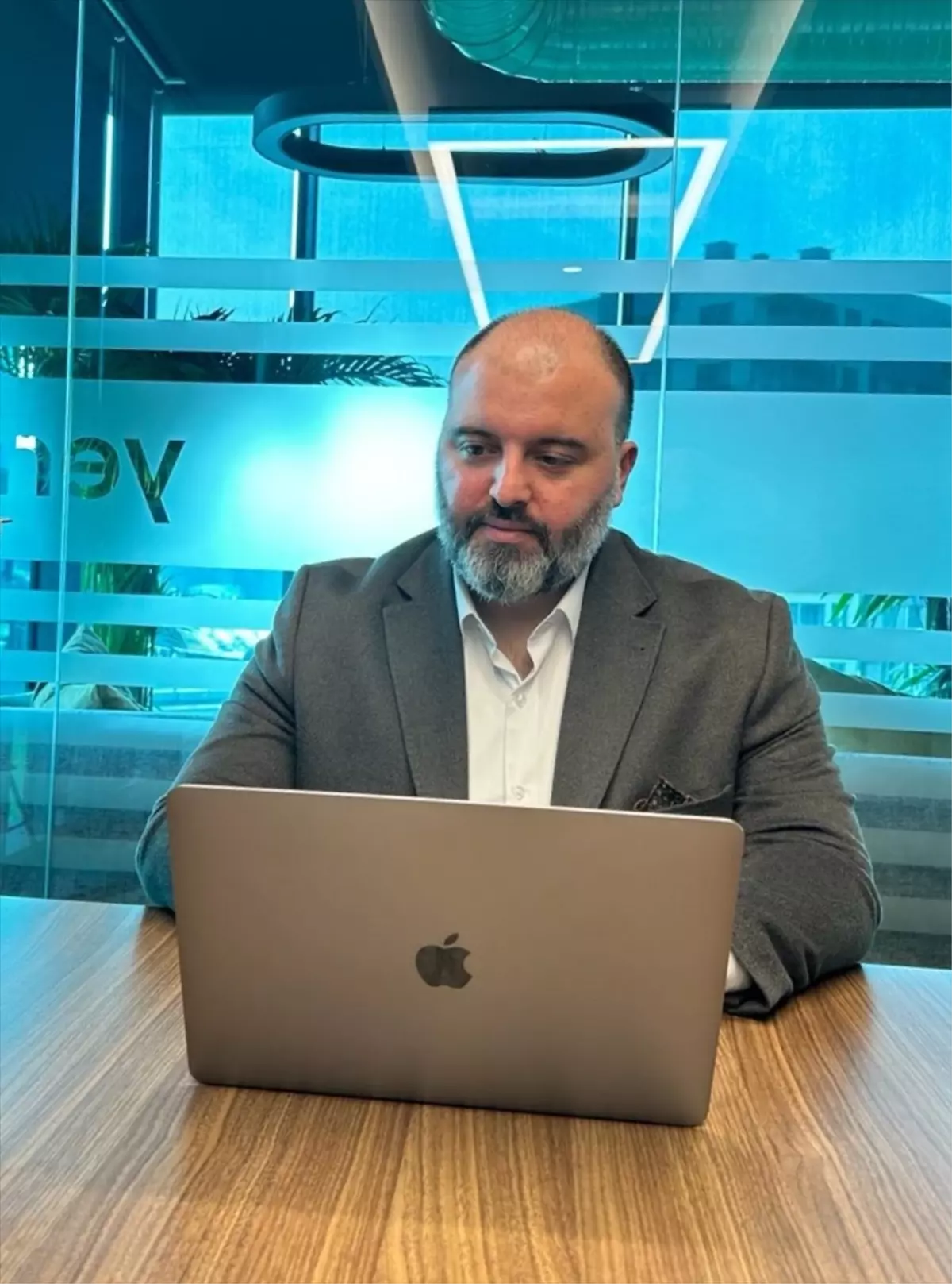 Yenibiriş Yönetici Ortağı Uğur Karaboğa, AA\'nın \'Yılın Kareleri\' oylamasına katıldı