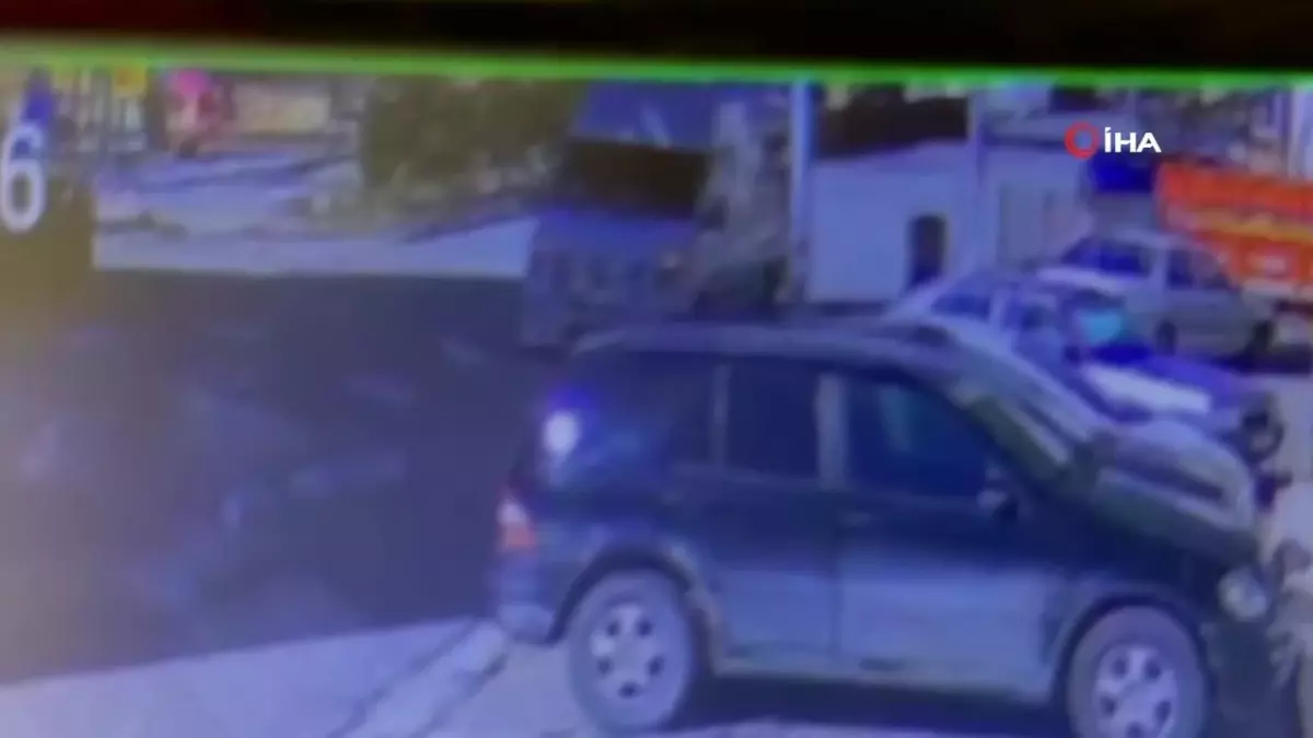 Yozgat'ta feci kaza kamerada: Geri geri giden minibüs yaşlı adamı ezdi