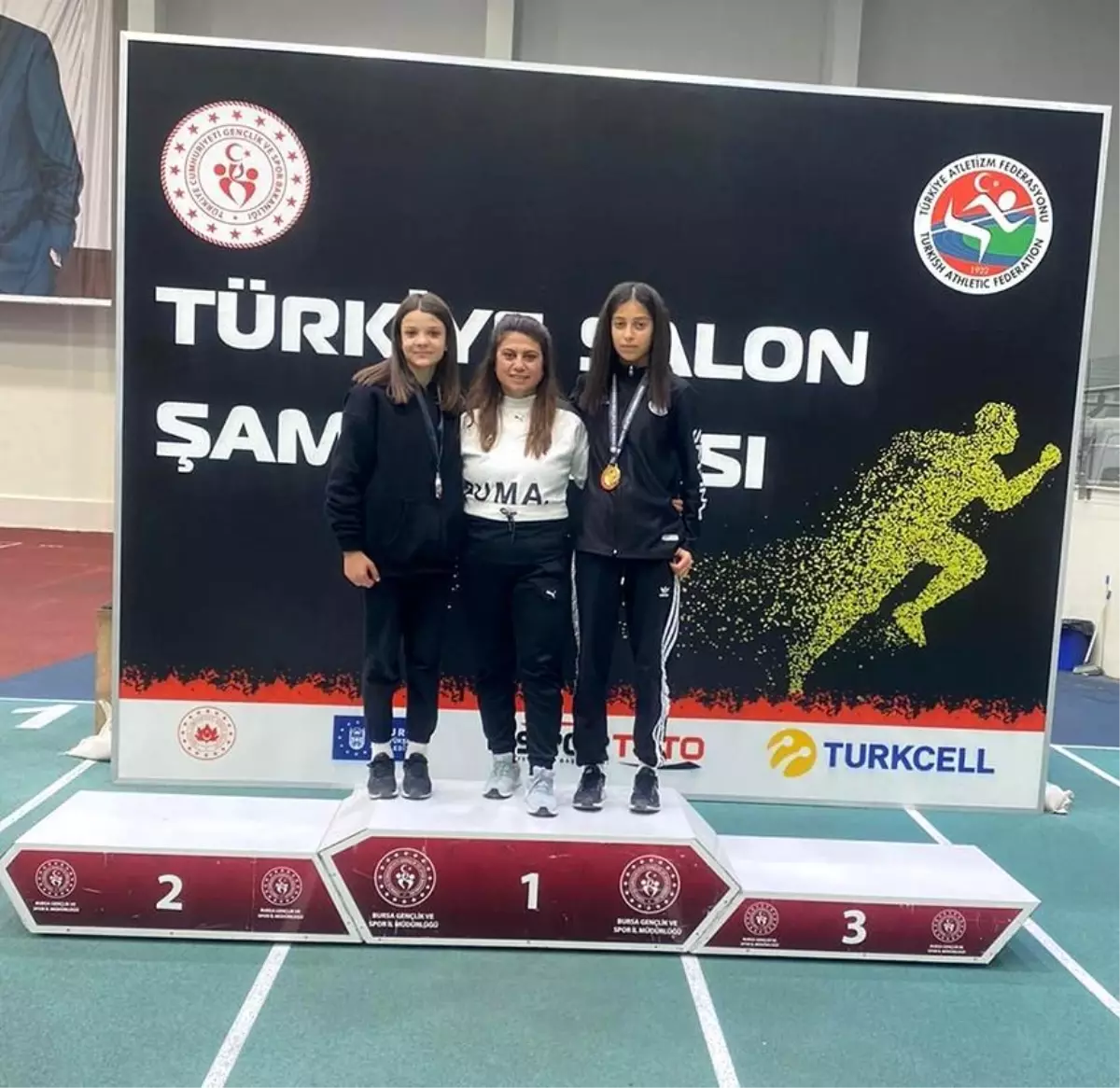 Bursa\'da yapılan U14 Türkiye Şampiyonası\'nda Emekli Öğretmen Ramazan Büyükkılıç Ortaokulu Spor Kulübü büyük başarı elde etti
