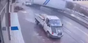 İzmir'de TIR kazası: 3 ölü, 14 yaralı