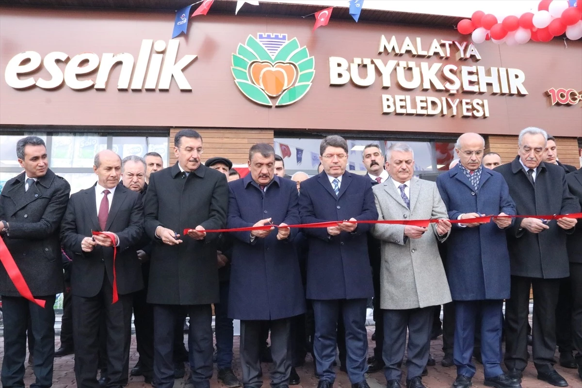 Adalet Bakanı Yılmaz Tunç, Malatya\'da depremzedeleri ziyaret etti