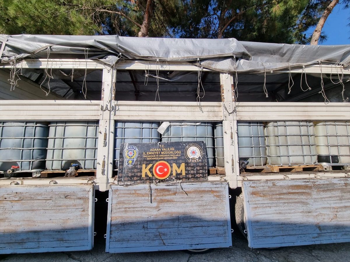 Adana\'da Durdurulan Kamyonunda 11 Bin 400 Litre Kaçak Akaryakıt Ele Geçirildi