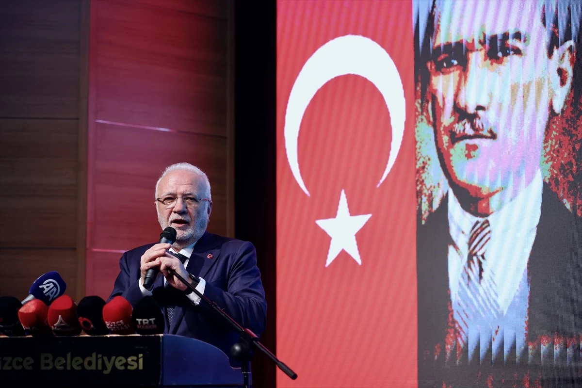 AK Parti Genel Başkan Vekili Mustafa Elitaş, Düzce\'de belediye başkan adaylarını tanıttı