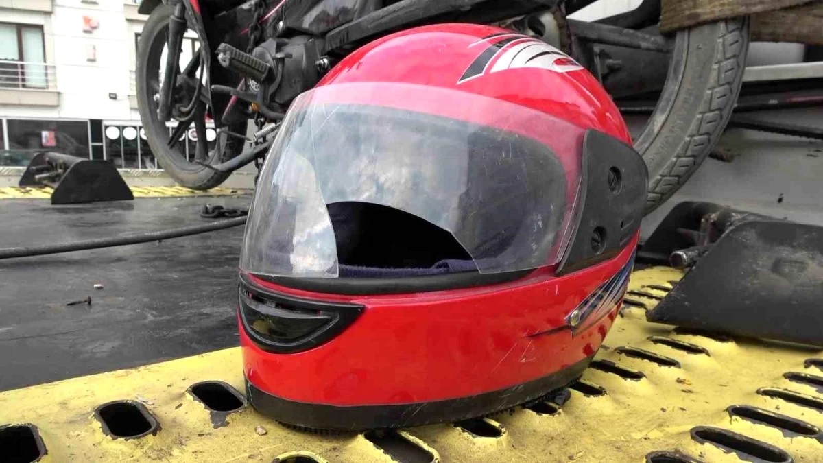 Amasya\'da motosikletle hafif ticari araç çarpıştı, kaza anı güvenlik kamerasında