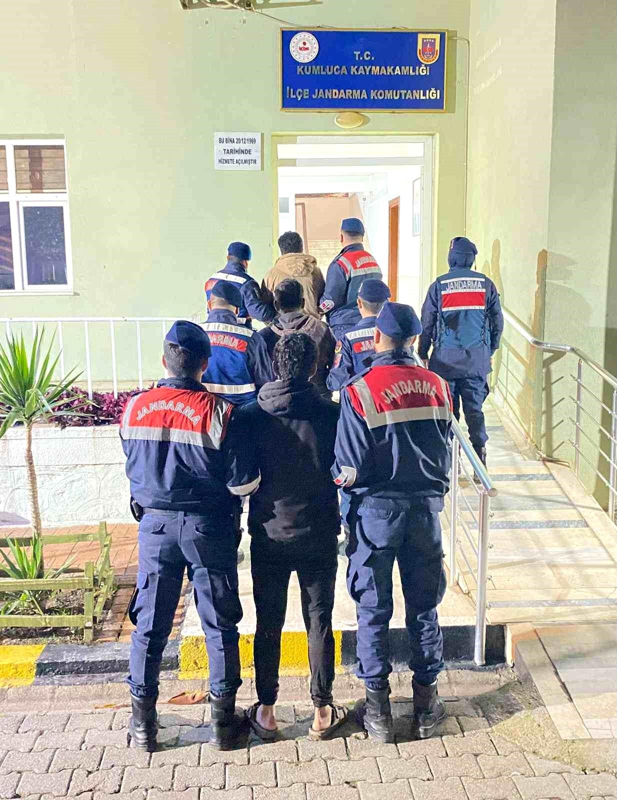 Antalya\'da \'adam öldürme\' suçundan aranan 3 kişi yakalandı