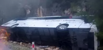 Akseki'de otobüs kazası: 1'i ağır 20 kişi yaralandı