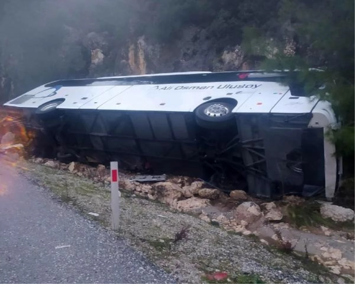 Akseki\'de otobüs kazası: 1\'i ağır 20 kişi yaralandı