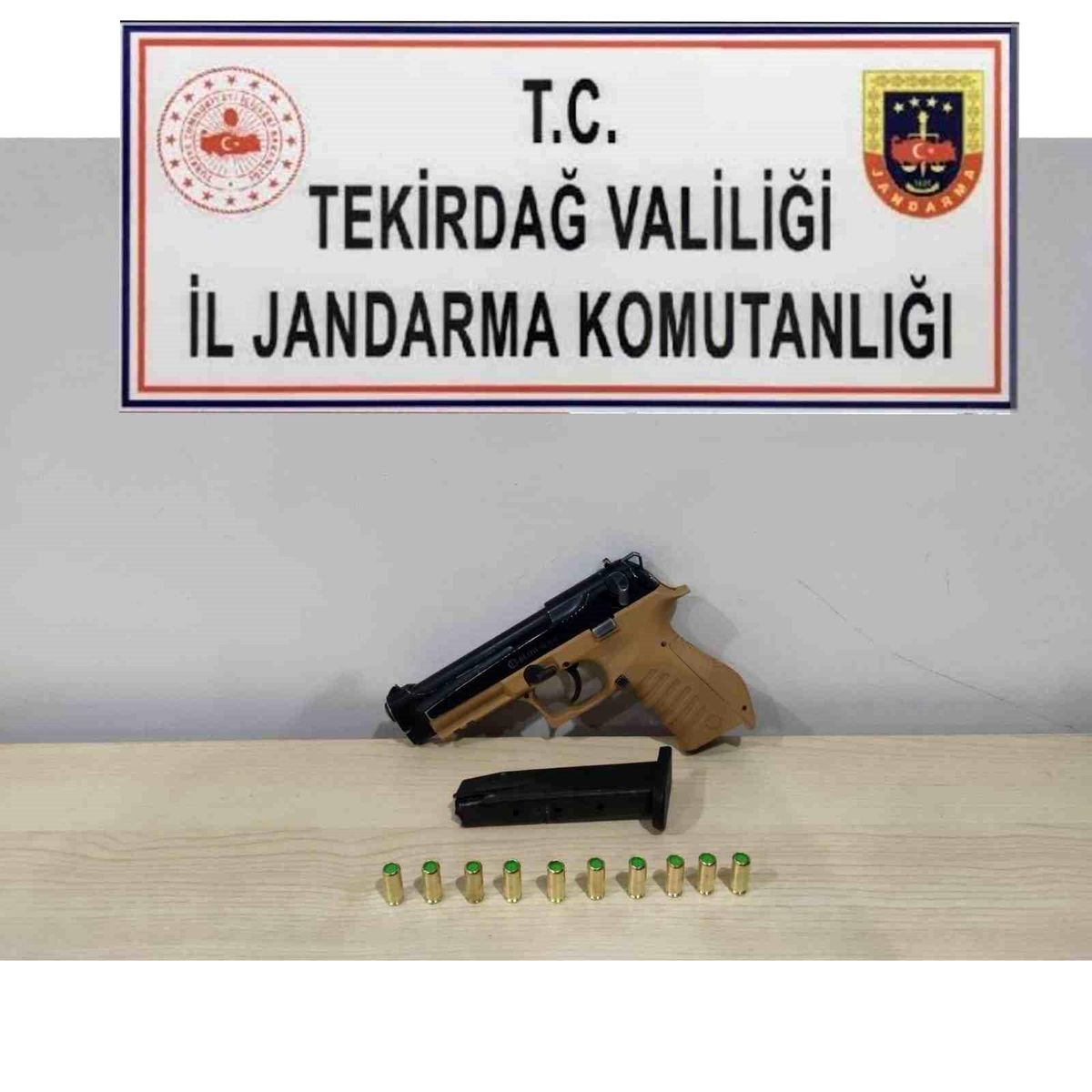 Tekirdağ\'da Jandarma Ekipleri Tarafından Kuru Sıkı Tabancalar Ele Geçirildi