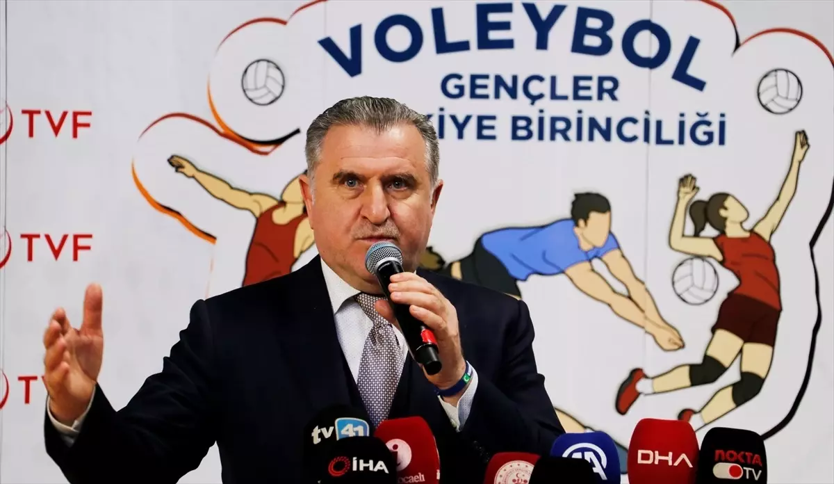 Gençlik ve Spor Bakanı Osman Aşkın Bak: Türkiye\'de Salon Sporlarında Büyük Başarılar Elde Ediyoruz