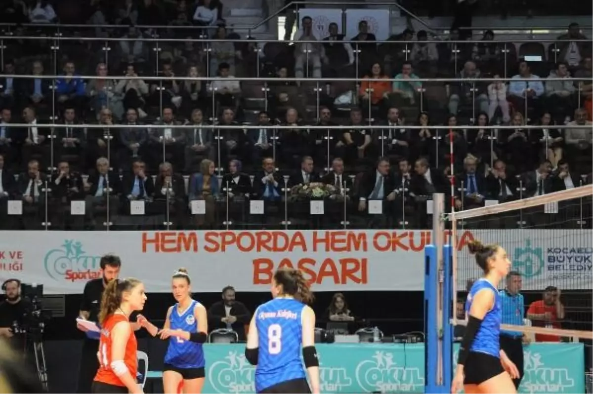 OKUL Sporları Voleybol Gençler (A) Türkiye Birinciliği Finali İzmit\'te Gerçekleşti