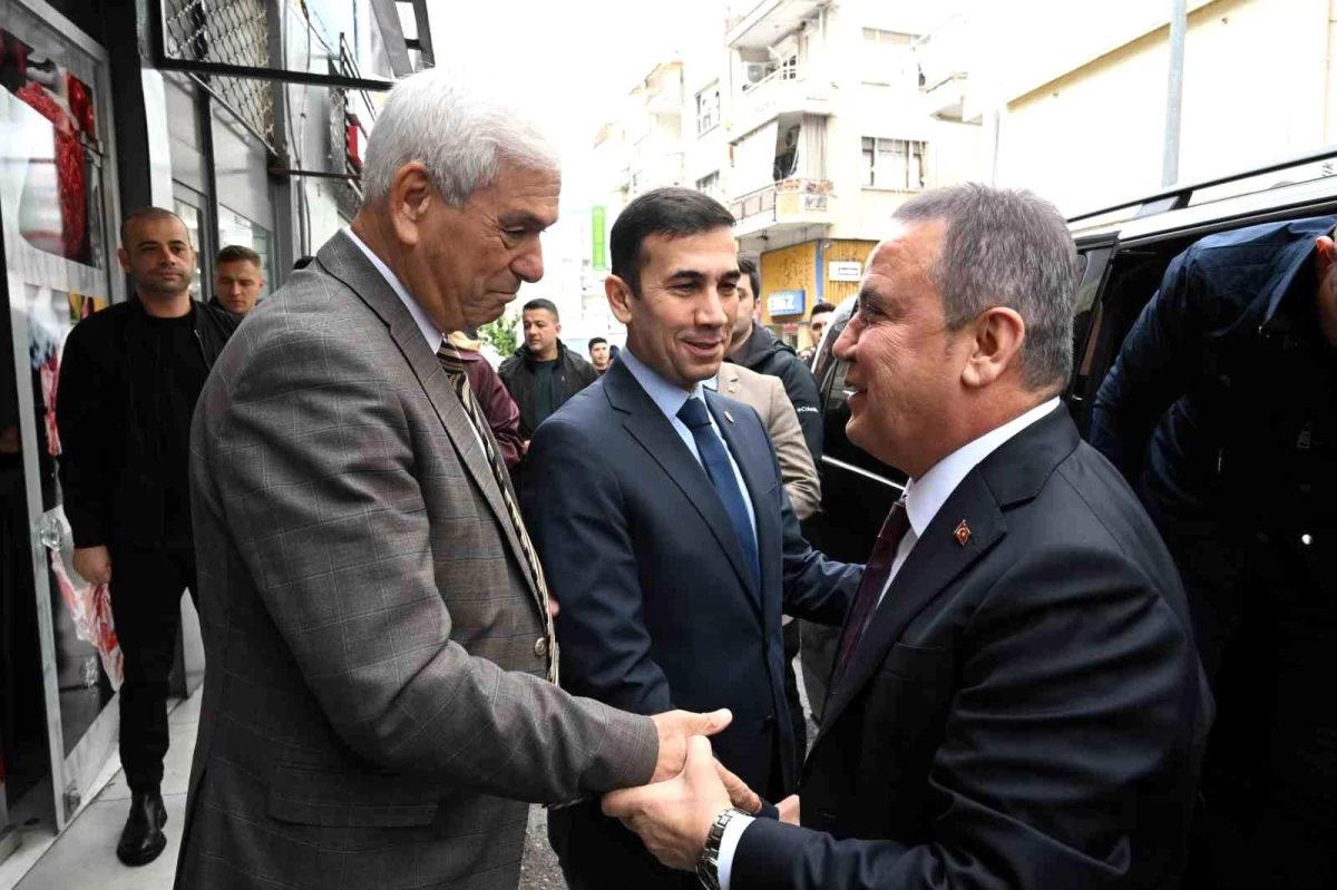 Antalya Büyükşehir Belediye Başkanı Muhittin Böcek, Muhtarlarla Bir Araya Geldi