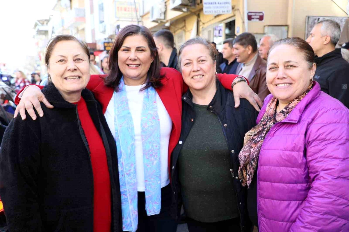 Aydın Büyükşehir Belediye Başkanı Özlem Çerçioğlu, Sultanhisar Pazarı\'nda vatandaşlarla bir araya geldi