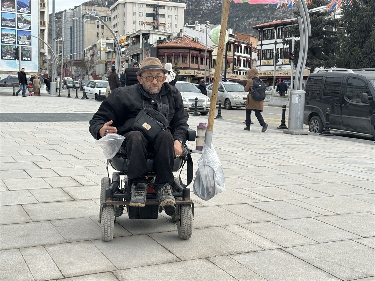 Bedensel engelli çift, 11 yıldır birbirlerine duydukları sevgiyle hayatlarını sürdürüyor