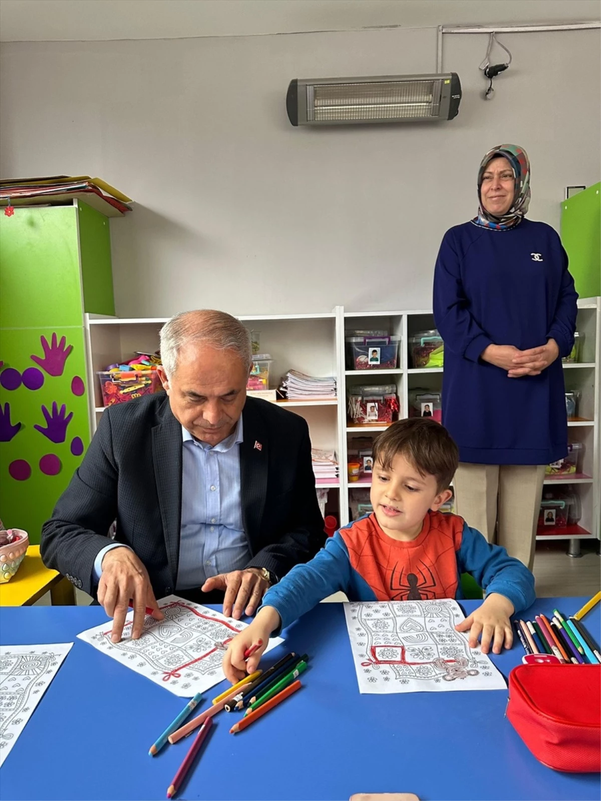 AK Parti Bilecik Belediye Başkan Adayı Mustafa Yaman, özel bir anaokulunu ziyaret etti