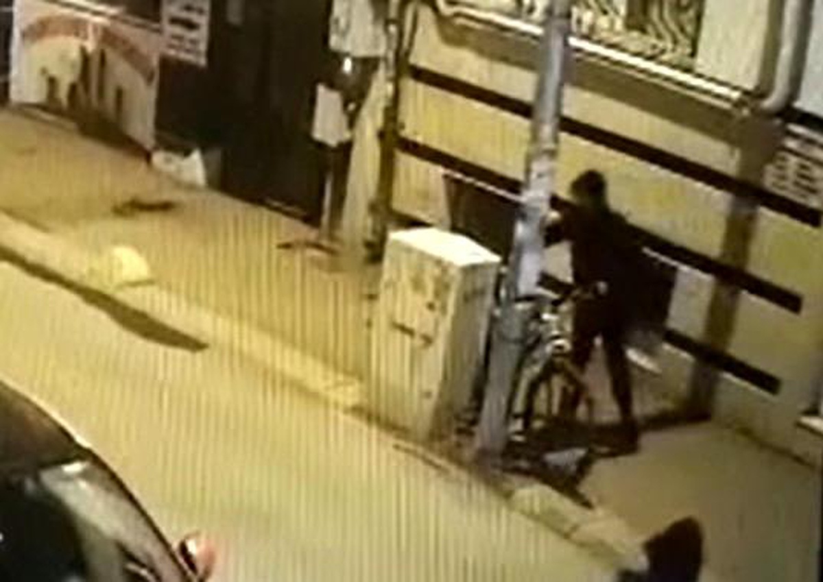 Eskişehir\'de Bisiklet Hırsızlığı Şüphelileri Kameralara Yakalandı