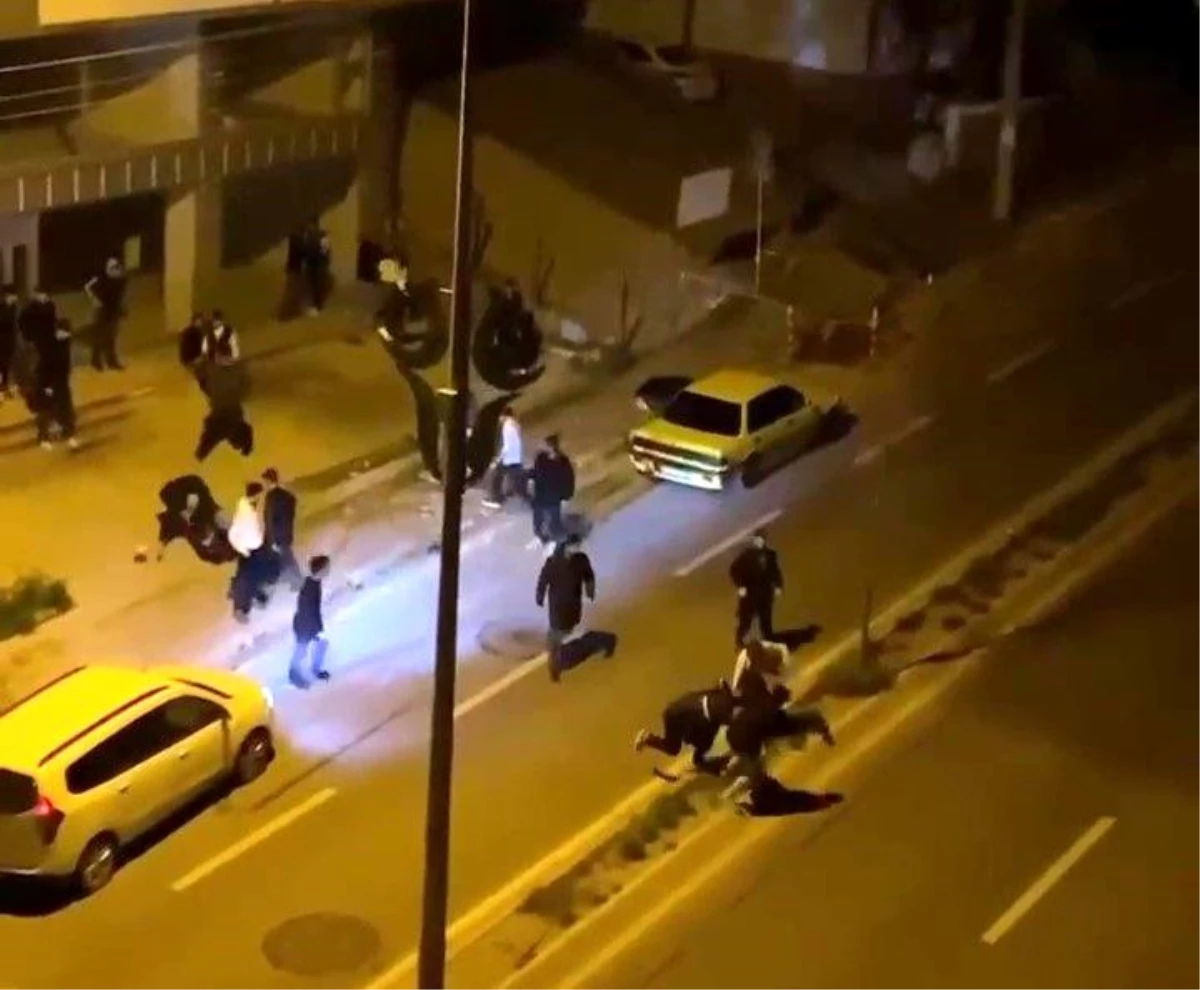 Çayırova\'da Cadde Ortasında Kavga: Yaralılar Var