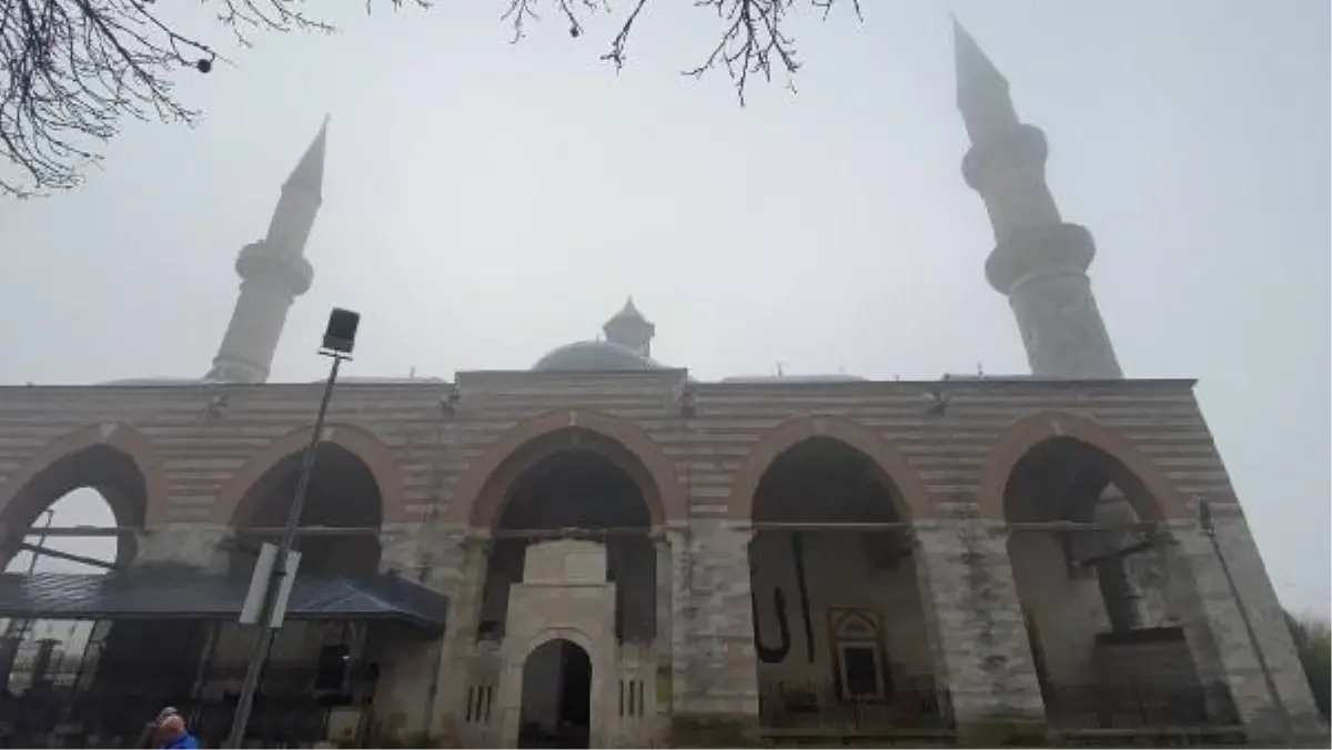 Edirne'de Yoğun Sis Görüş Mesafesini Düşürdü