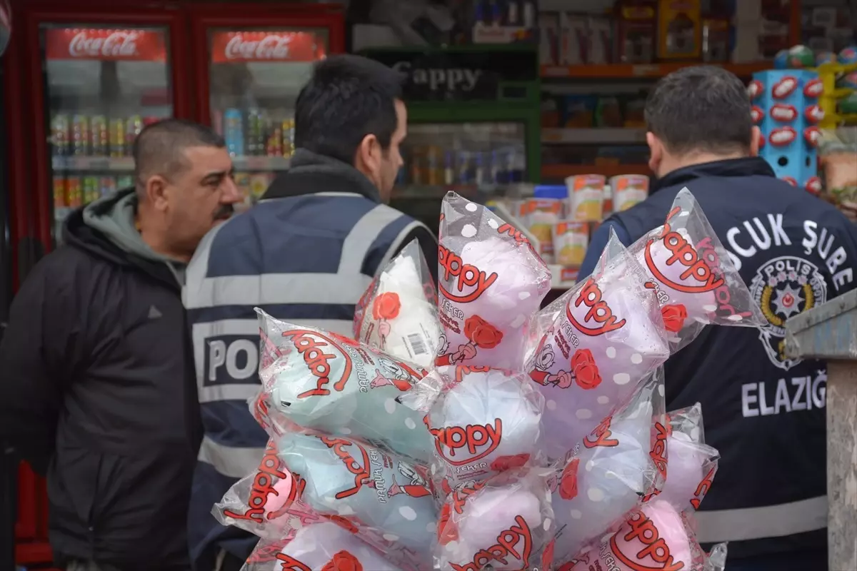 Elazığ\'da polis ekipleri okul önlerinde denetim gerçekleştirdi