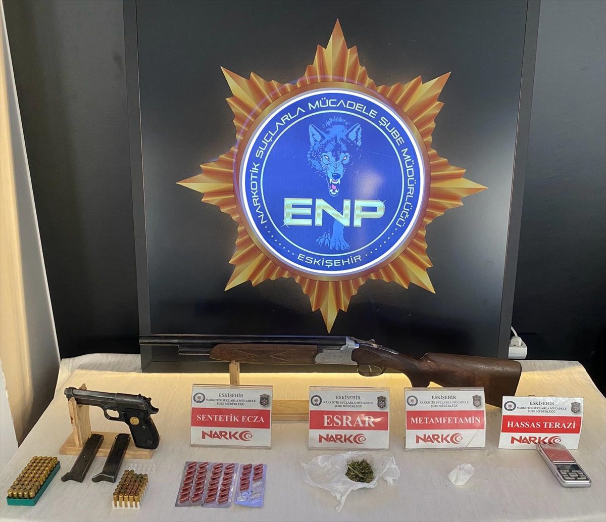 Eskişehir\'de düzenlenen uyuşturucu operasyonunda 13 şüpheli tutuklandı