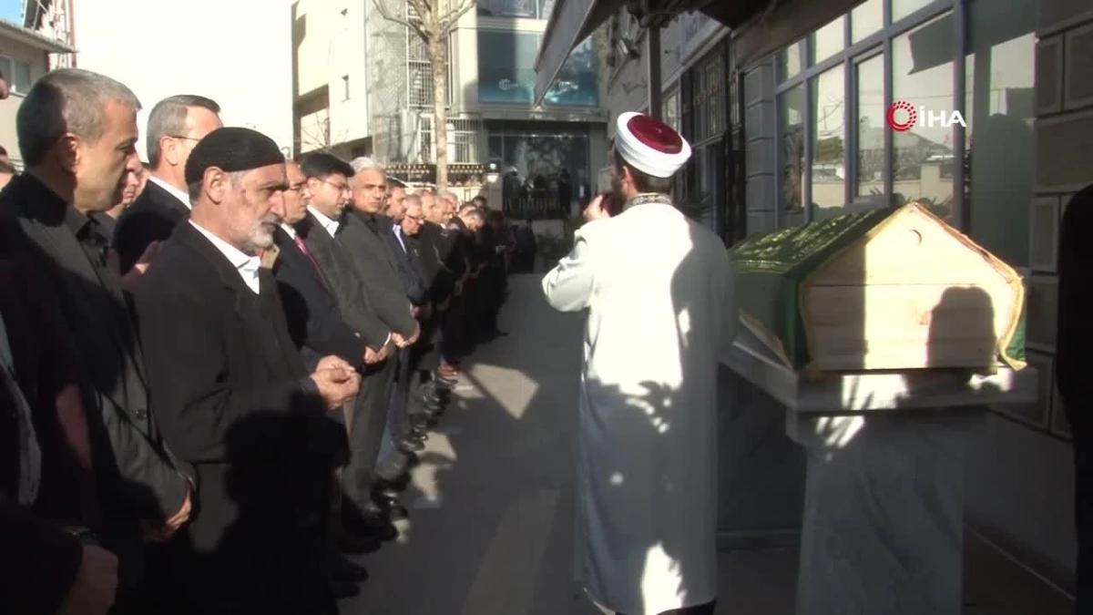 Feci kazada hayatını kaybeden metrobüs şoförü Eyüp Maytalman, son yolculuğuna uğurlandı