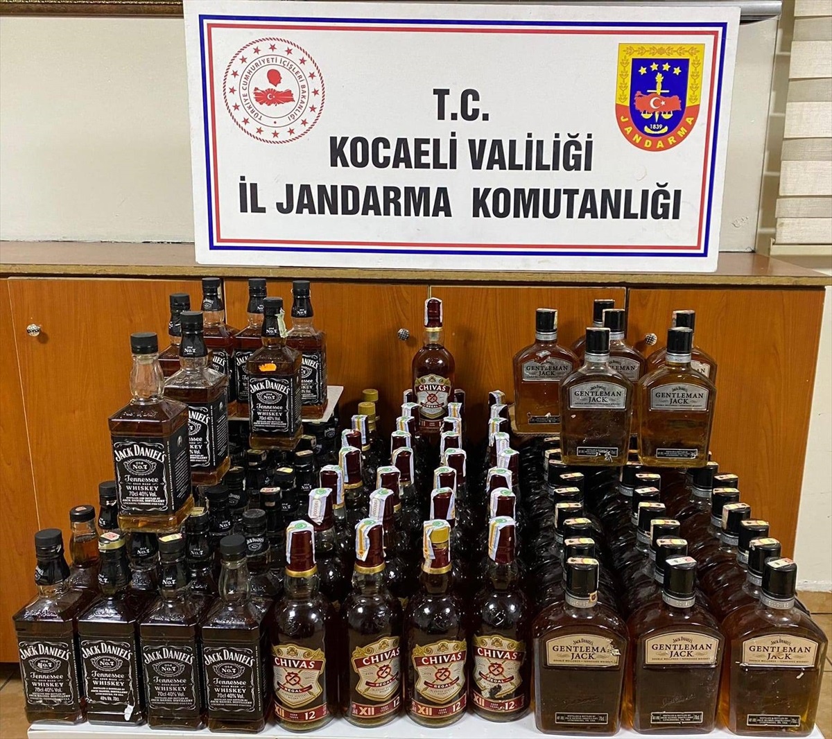 Gebze\'de 158 Şişe Kaçak İçki Ele Geçirildi
