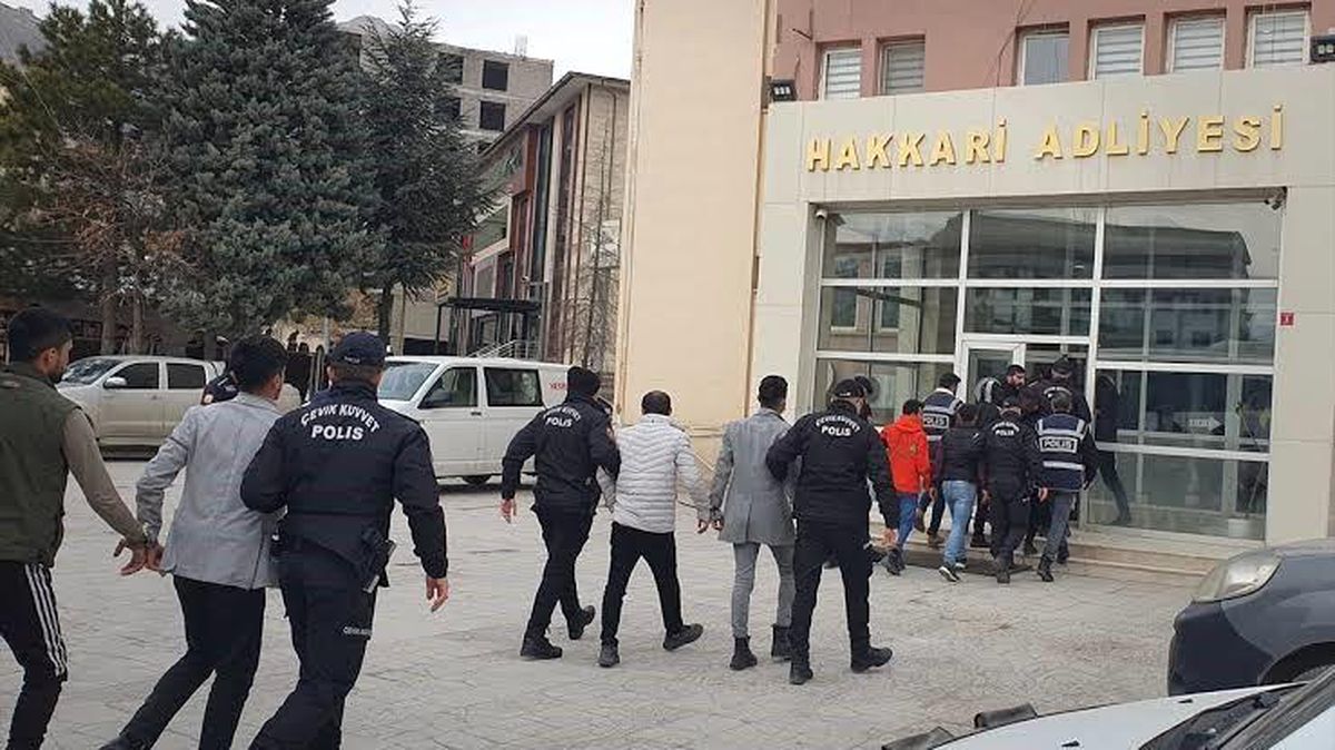 Hakkari Emniyet Müdürlüğü, 132 Aranan Şahsı Yakaladı