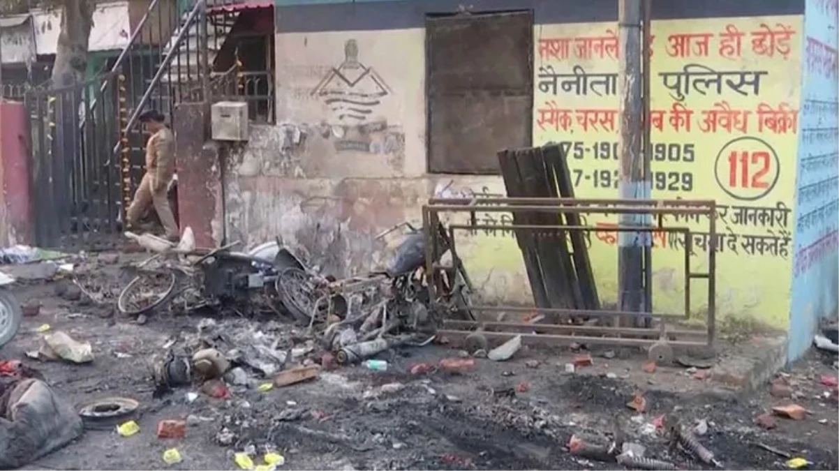 Hindistan\'da cami yıkımı protestoları: Süresiz sokağa çıkma yasağı