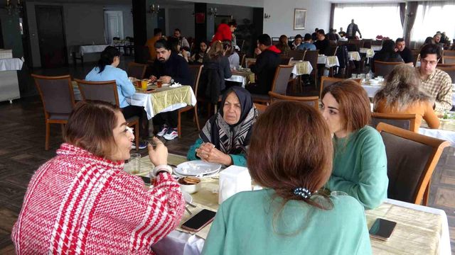 4 günlük tatili fırsat bilen İranlı turistler Van'a akın etti 4 günlük tatili fırsat bilen İranlı turistler Van'a akın etti