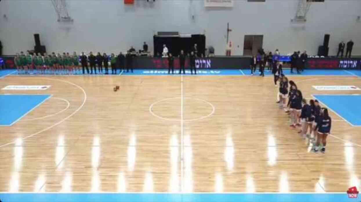 İrlanda Milli Kadın Basketbol Takımı İsrail'i el sıkışma seremonisinde reddetti İrlanda Milli Kadın Basketbol Takımı İsrail'i el sıkışma seremonisinde reddetti